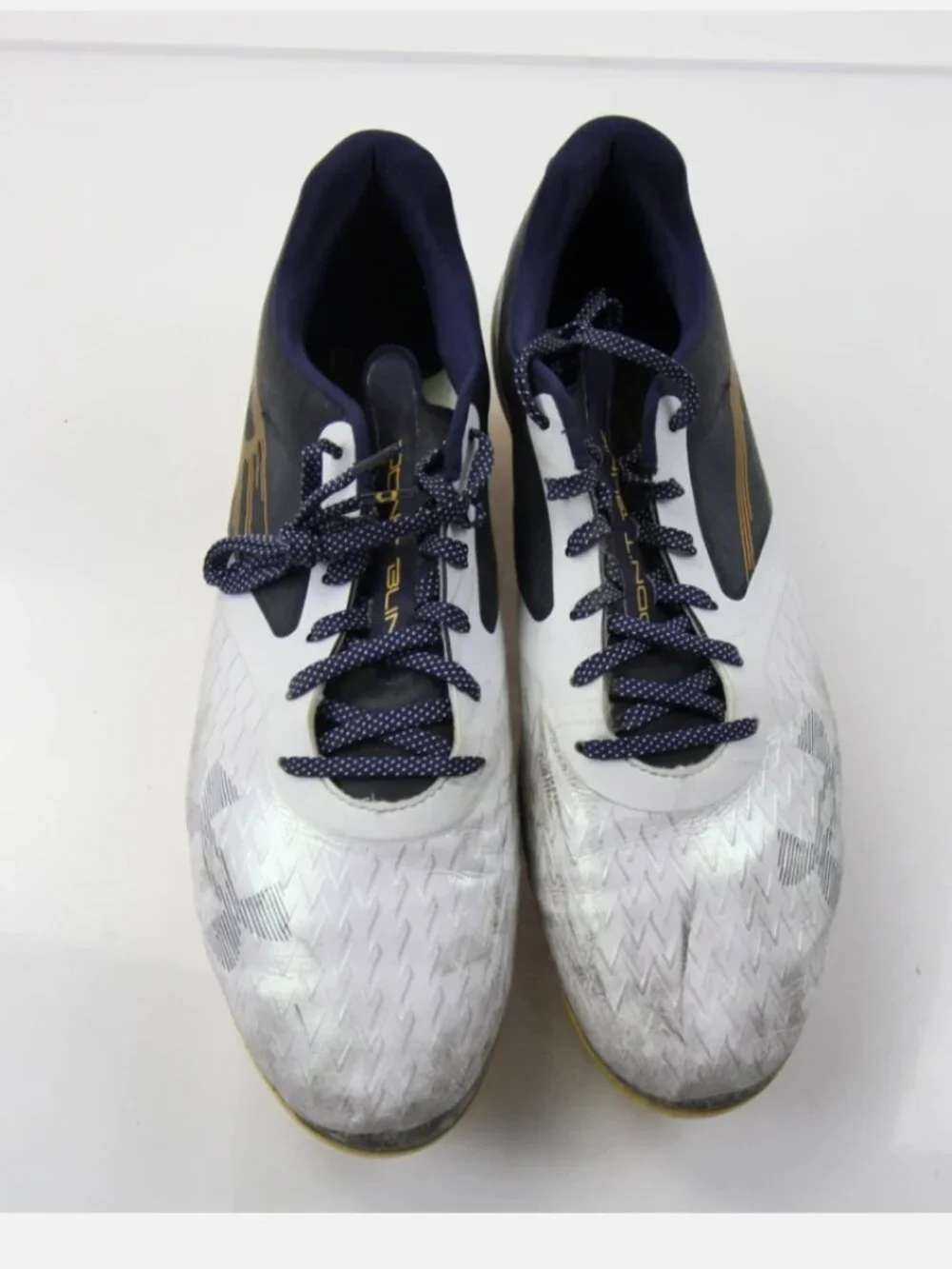 Mens Under Armour football cleats.    size 13